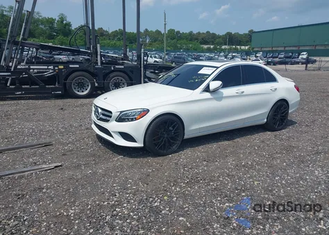 2019 Mercedes-Benz C 300 z USA, uszkodzony, nr VIN 55SWF8DB3KU293995